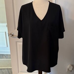 Zenana Outfitters Black V-Neck Short Sleeve Pocket Tee